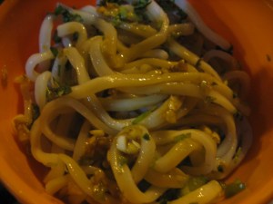 noodles with raw garlic and spring onions